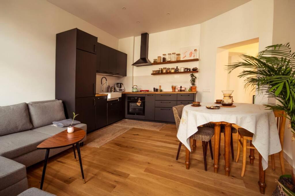 Przy Parku Z Bezplatnym Parkingiem Apartment *